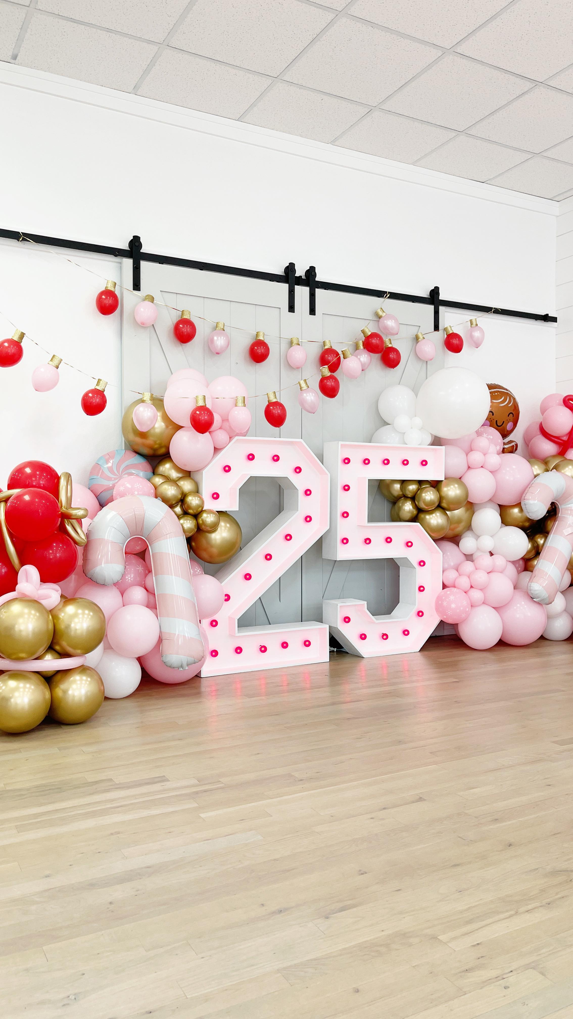 #tbt #christmasballoons #shortvideo #reel #christmasdecor #christmas #ballooninstallation #balloonreel #merrychristmas