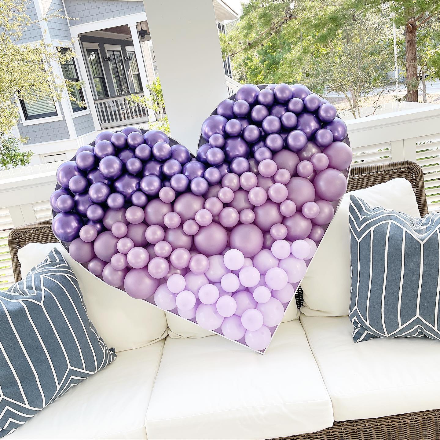 Ombré 💜

#ombreballoons #heartmosaic #heartballoon #balloonmosaic #heart #balloonstylist #balloonartist #valentinesdayballoons #valentinesdecor #30a #watersoundflorida